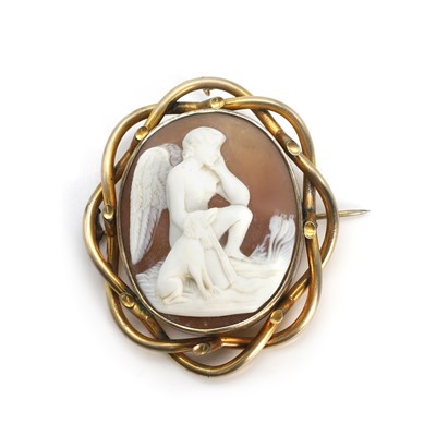 Lot 25 - A Victorian shell cameo brooch