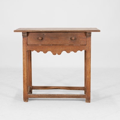 Lot 155 - An oak side table