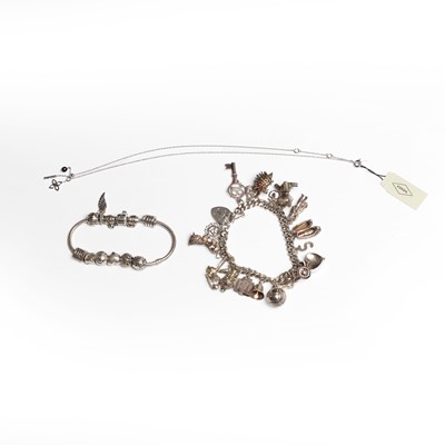 Lot 323 - A small group of silver jewellery