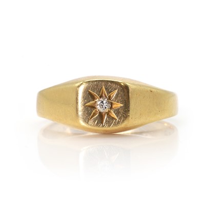 Lot 57 - An 18ct gold diamond signet ring