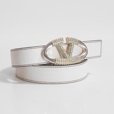 Lot 519 - A Valentino 'VLogo' leather belt