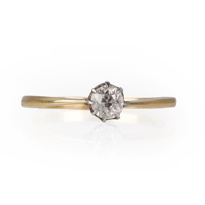 Lot 60 - A diamond single stone ring