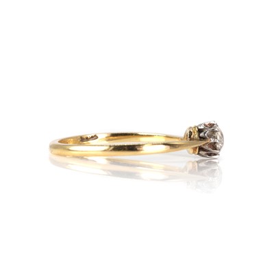 Lot 60 - A diamond single stone ring