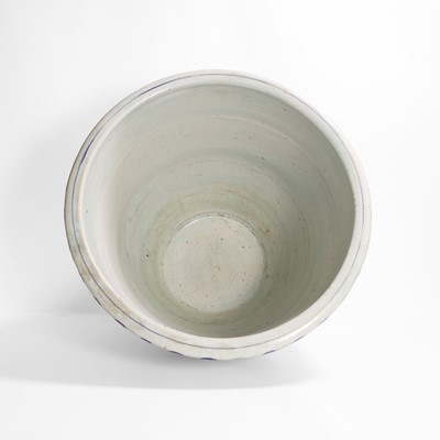 Lot 274 - A Chinese blue and white jardinière
