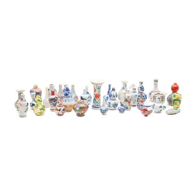 Lot 84 - A collection of miniature vases