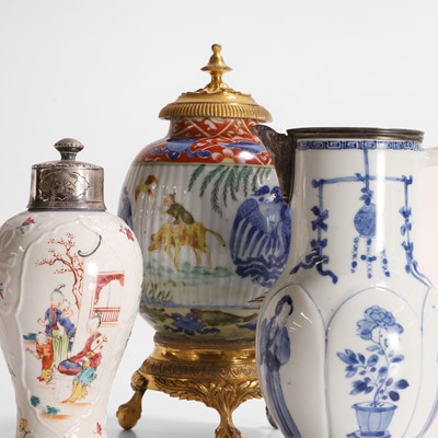 Lot 51 - A Chinese blue and white jar