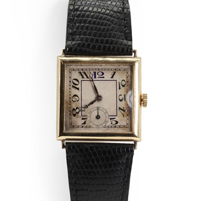 Lot 421 - A 9ct gold mechanical wristwatch