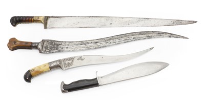 Lot 131 - A short sword with Yataghan blade