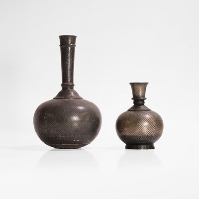 Lot 46 - An Indian bidri bottle vase