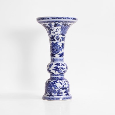 Lot 289 - A Chinese blue and white gu vase