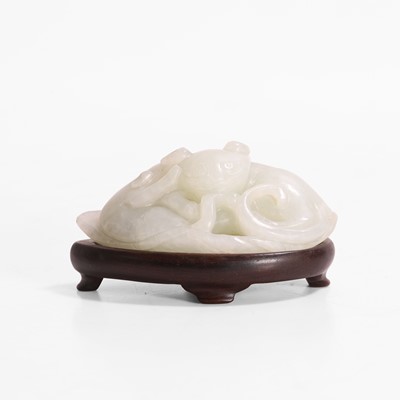 Lot 582 - A Chinese jade carving
