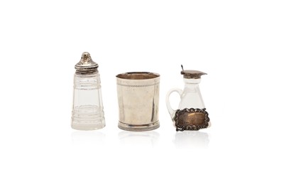 Lot 43 - A group of silver items