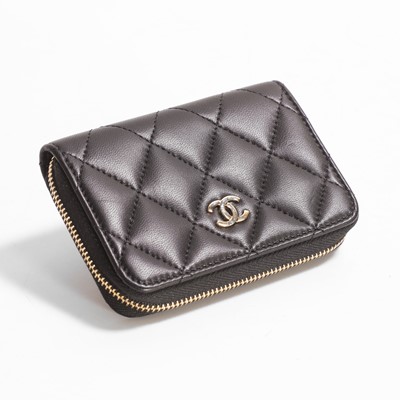 Lot 497 - A Chanel black leather coin purse
