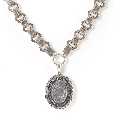 Lot 31 - A Victorian silver locket and chain