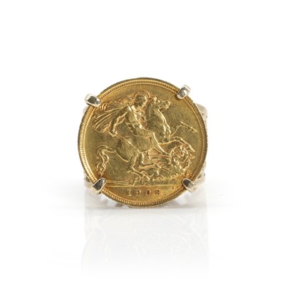 Lot 384 - A half sovereign coin ring