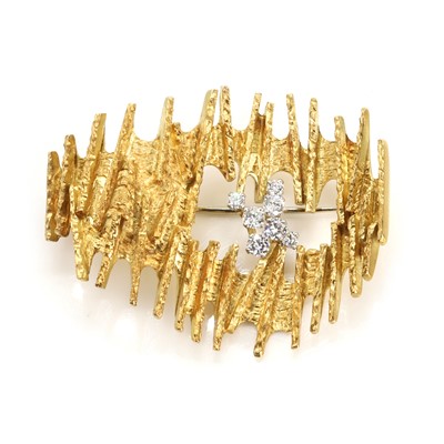 Lot 117 - An 18ct gold diamond set brooch, by Andrew Grima