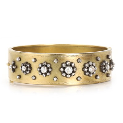 Lot 115 - A 14ct gold rose cut diamond set bangle