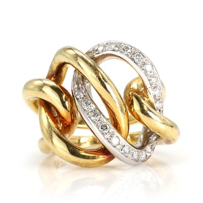 Lot 140 - An Italian bi-coloured gold diamond ring