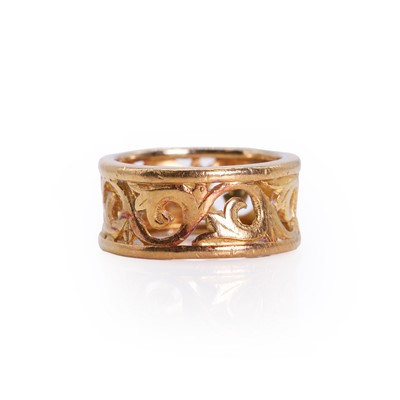 Lot 372 - A 22ct gold ring