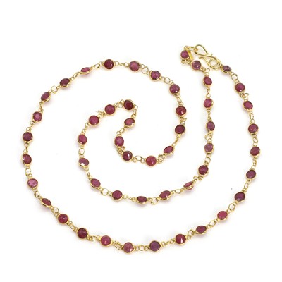 Lot 184 - A ruby necklace