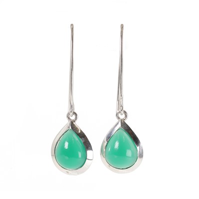 Lot 96 - A pair of silver chrysoprase drop earrings