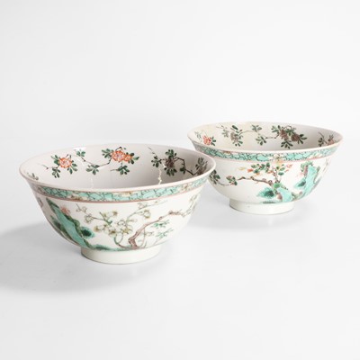Lot 278 - A pair of Chinese famille verte bowls