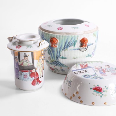 Lot 576 - A Chinese famille rose wine pot warmer