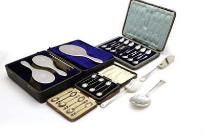 Lot 48 - A collection of cased silver items