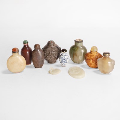 Lot 607 - A collection of Chinese snuff bottles