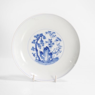 Lot 283 - A Chinese blue and white dish