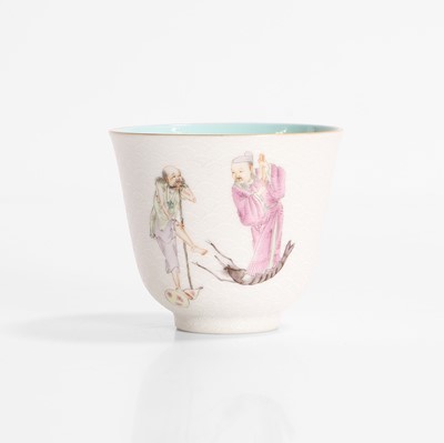 Lot 298 - A Chinese famille rose wine cup