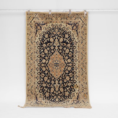 Lot 261 - A Kashan wool rug