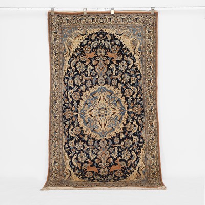 Lot 433 - A wool rug