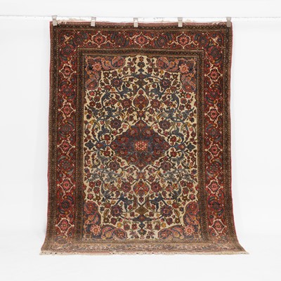 Lot 392 - An Isfahan rug