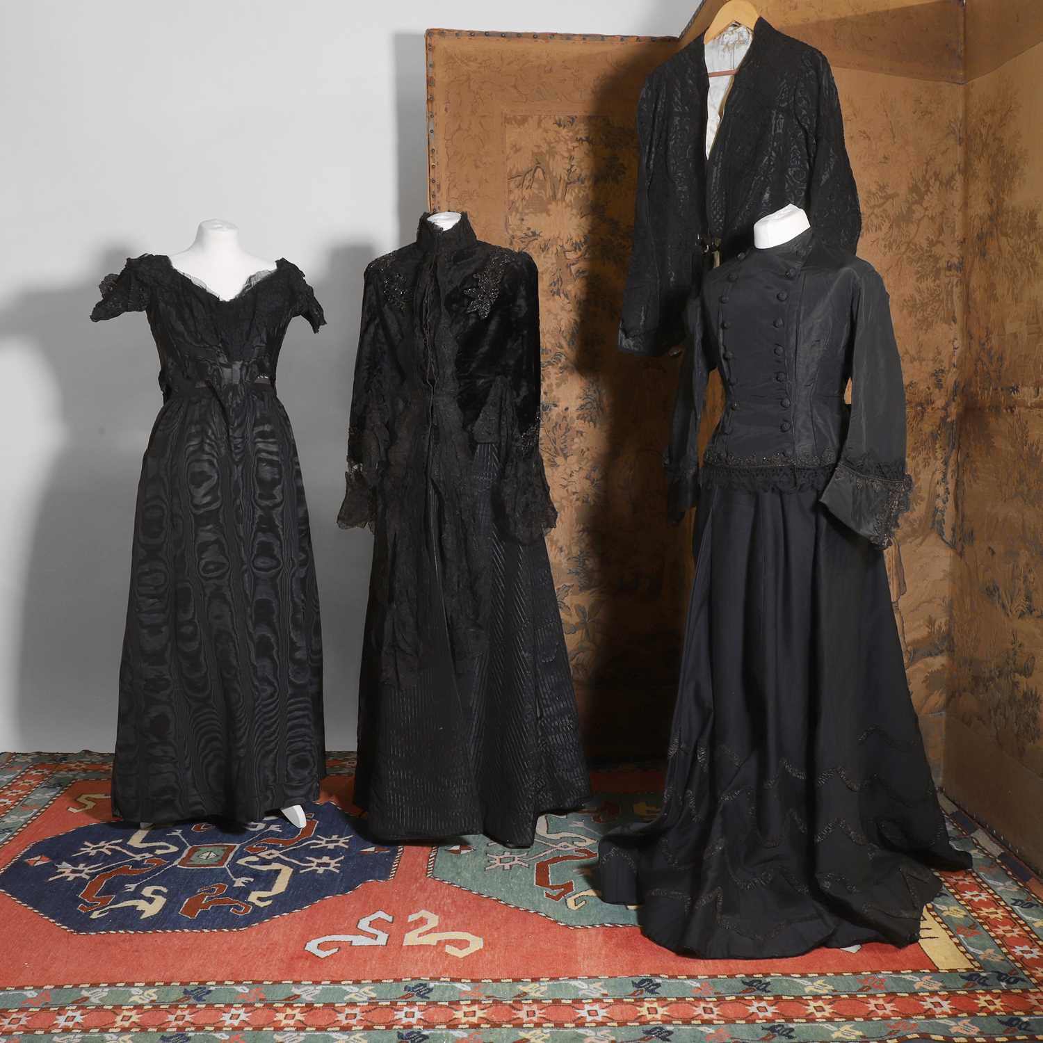 Lot 529 - A collection of black clothing