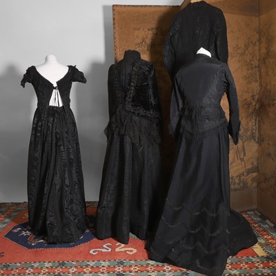 Lot 529 - A collection of black clothing