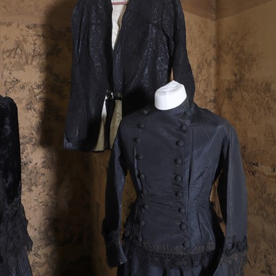 Lot 529 - A collection of black clothing