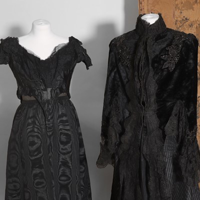 Lot 529 - A collection of black clothing