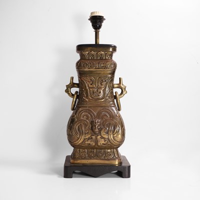 Lot 209 - An archaic-style brass lamp