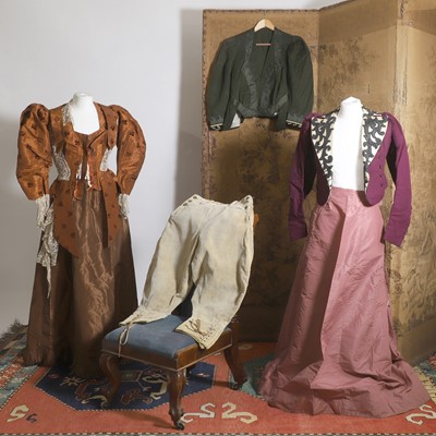 Lot 521 - A collection of mainly early 20th century clothing