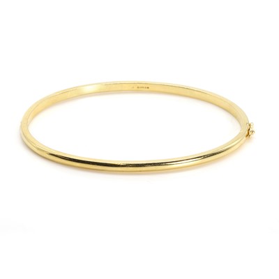 Lot 222 - An 18ct gold hinged bangle