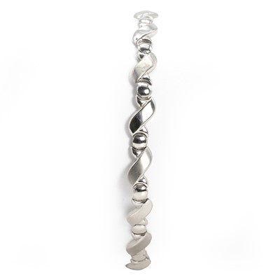 Lot 66 - A 9ct white gold bracelet