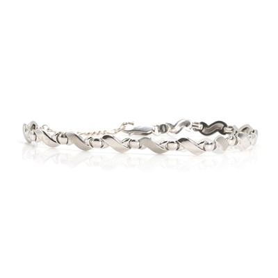 Lot 66 - A 9ct white gold bracelet