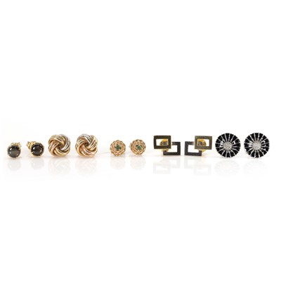 Lot 253 - A group of stud earrings