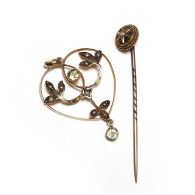 Lot 208 - An Edwardian chrysolite and split pearl pendant and a split pearl stick pin