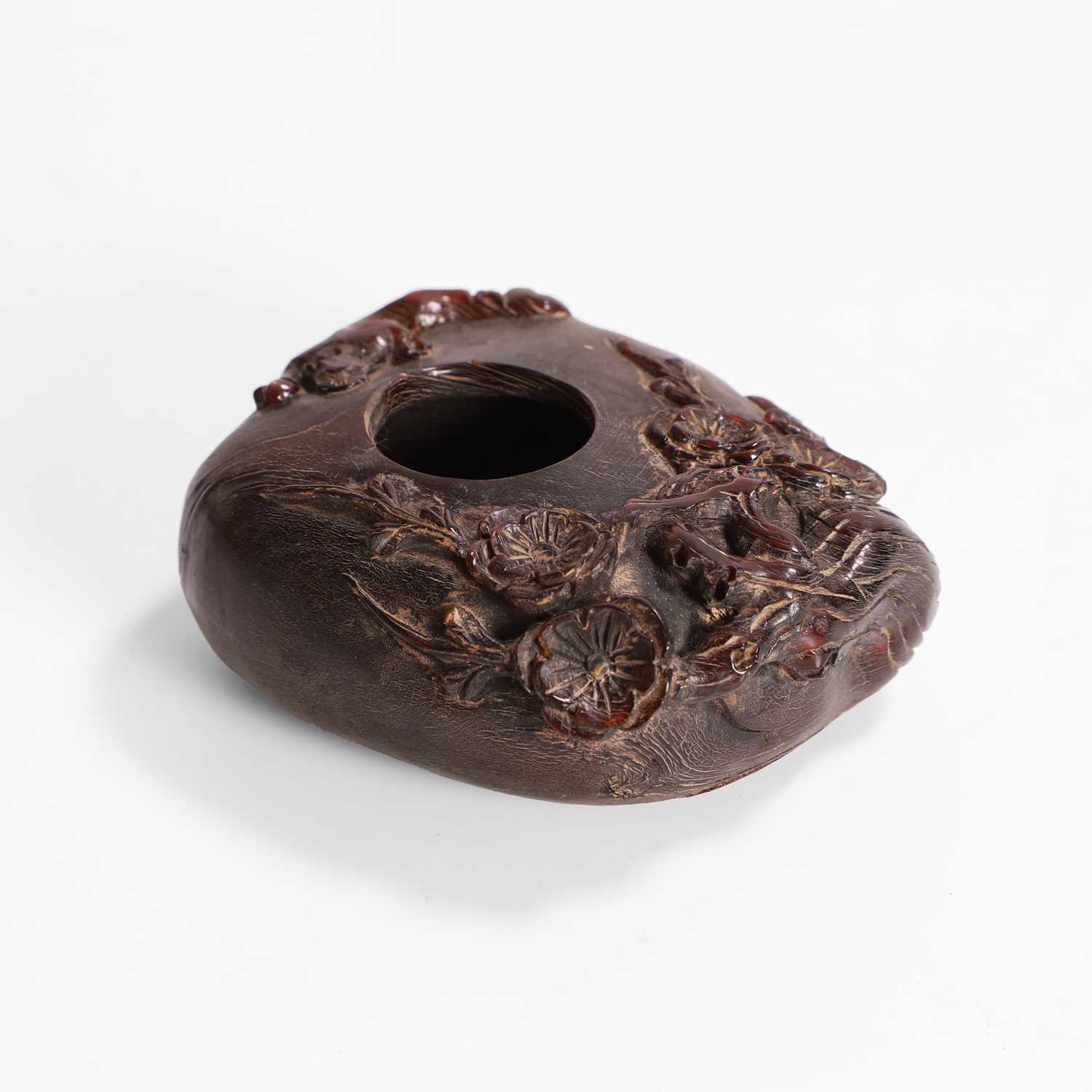 Lot 88 - A carved horn brush washer