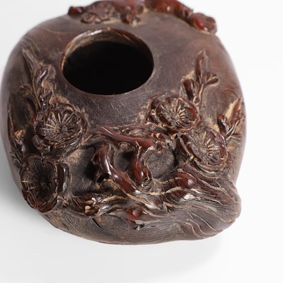 Lot 88 - A carved horn brush washer
