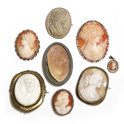 Lot 276 - A collection of cameo brooches