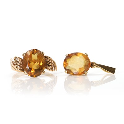 Lot 196 - A citrine ring and a citrine pendant
