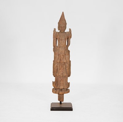Lot 143 - A carved wooden bodhisattva